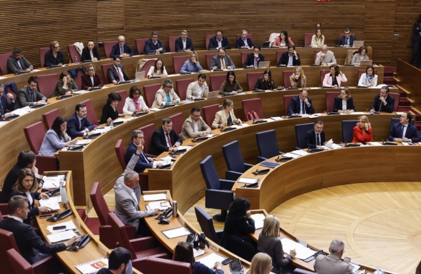 PP y Vox rechazan en Les Corts una iniciativa de Compromís para garantizar el valenciano como lengua vehicular de À Punt