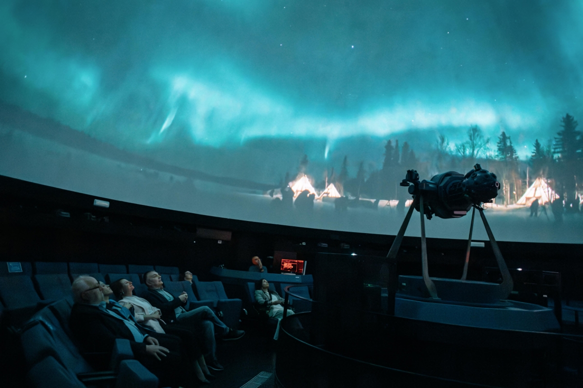 El Planetario estrena imagen para el eclipse: Castelló 'exprime' su cúpula a través de un nuevo proyector 4K