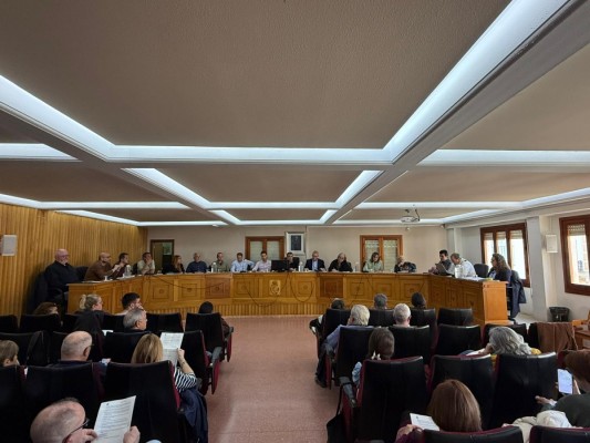 Chiva aprueba un plan de subvenciones para urbanizaciones con el respaldo del equipo de gobierno