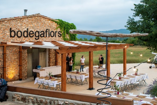 Bodega Flors anuncia las fechas de su mágica ‘Cata bajo las estrellas’ para este verano 2026