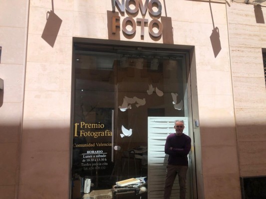 Otro comercio veterano que baja la persiana en Alicante: Novo Foto cierra y cede paso a Infraganti