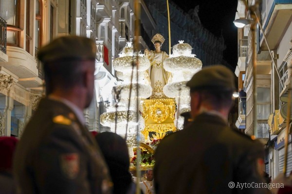 Tradición, emoción y carácter castrense: así fue la procesión de los californios en Cartagena