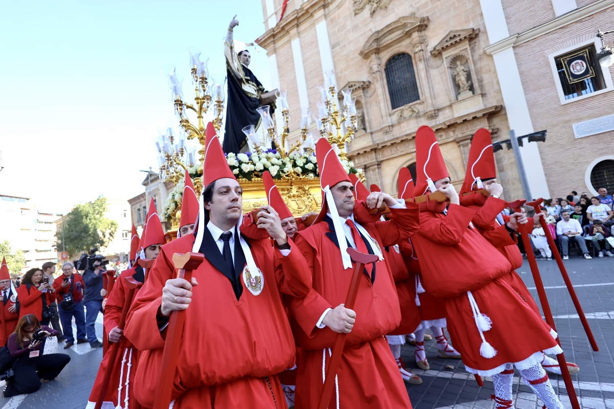 Fotogalería: la procesión de Los Coloraos vuelve a emocionar a Murcia