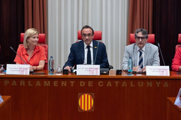 El Parlament convoca formalmente el pleno de investidura de Illa este jueves 