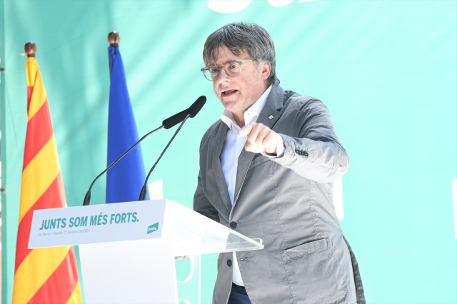 Puigdemont inicia su regreso a Cataluña con la intención de asistir a la investidura de Illa