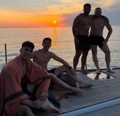 Un respiro para Carlos Alcaraz: de la tierra de París 2024 a la arena de la playa en Mallorca