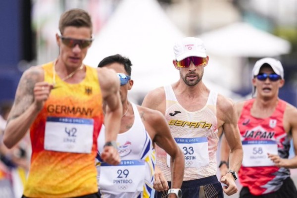 María Pérez y Álvaro Martín, oro en el relevo mixto de marcha; el murciano López Nicolás es noveno