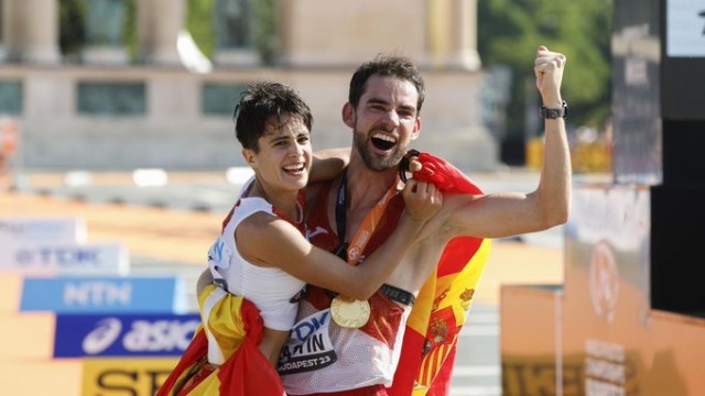 María Pérez y Álvaro Martín, oro en el relevo mixto de marcha de Paris 2024