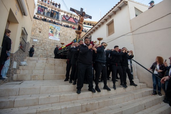 Alicante se reviste de fervor, devoción y esplendor en el Miércoles Santo que protagoniza Santa Cruz