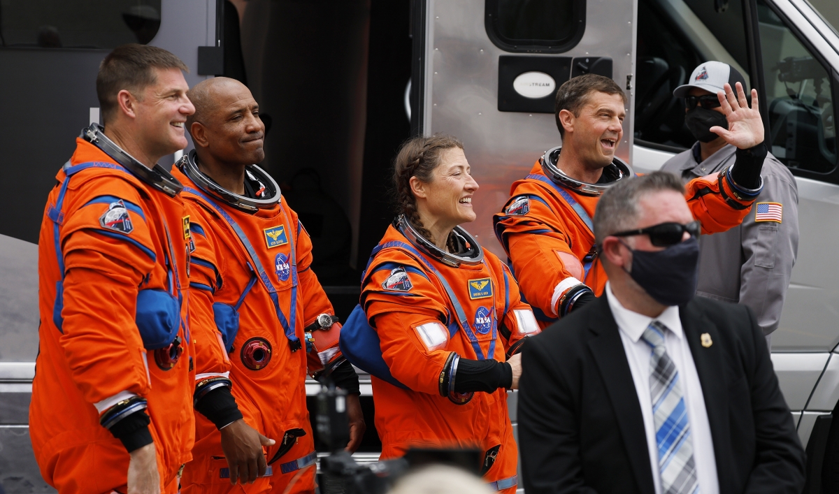 Los astronautas de Artemis II iniciarán su segunda jornada tras un problema de comunicación y con el inodoro