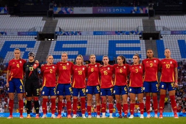 La selección española, con la yeclana Eva Navarro como titular, es vapuleada por Brasil
