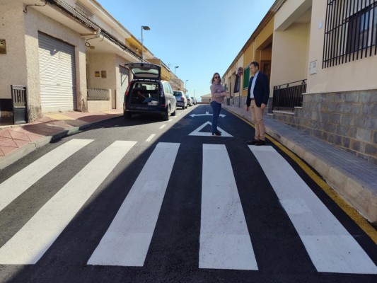 Renuevan las aceras y los asfaltos de las calles de Corvera