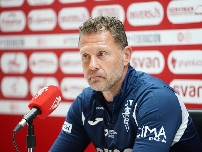 El Murcia busca ante el Madrileño en casa su tercer triunfo seguido "necesitando darle una vuelta más a todo"