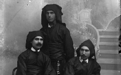 El rostro del nazareno: crónica del capuz murciano