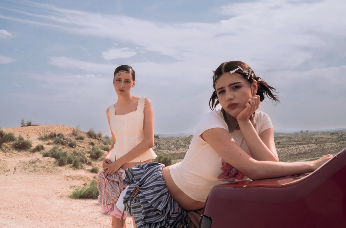 ‘Cristal’, un fotolibro sobre moda valenciana para ponerse frente al espejo