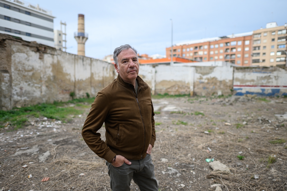 Rehenes de la parálisis de los parkings en altura del Cabanyal: 