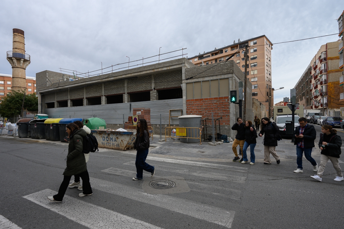 Edificio de apartamentos turísticos en construcción.