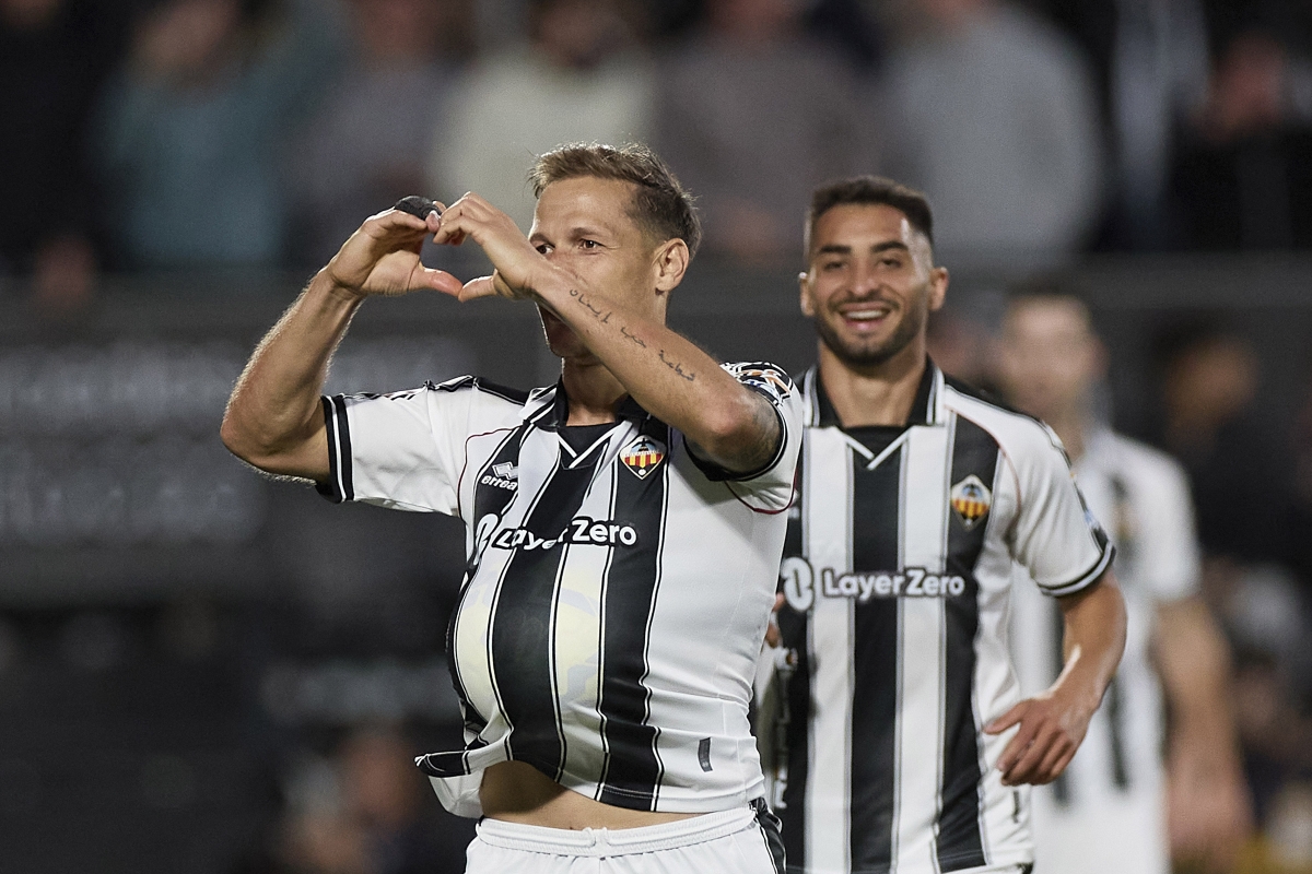 El Castellón recupera su mejor versión y gana con brillo al Almería