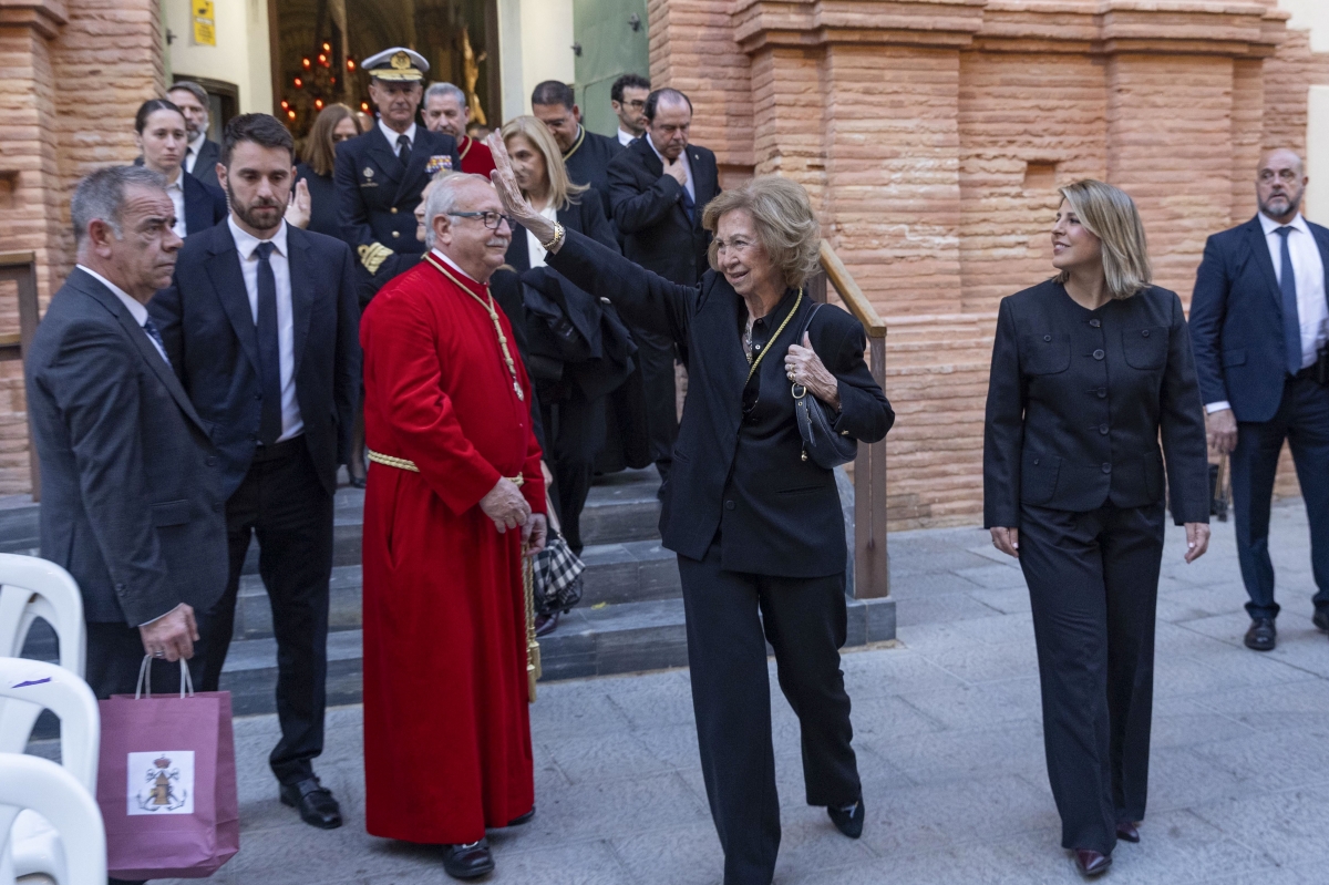 Fotogalería: la Reina Sofía y las infantas Elena y Cristina, en la procesión del Silencio de Cartagena