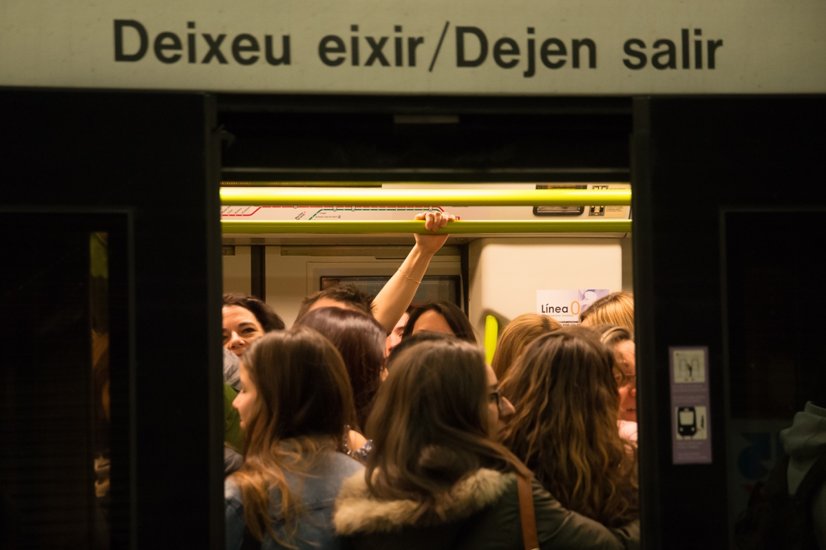 Las mujeres y los menores de 25 años, los principales grupos de usuarios de Metrovalencia