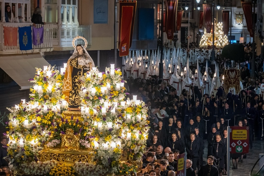 Fotogalería: Los marrajos brillan solemnes en el Viernes Santo de Cartagena