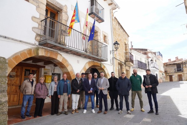 Los empresarios turísticos de la Pobla de Benifassà trasladan al Consell sus retos de futuro