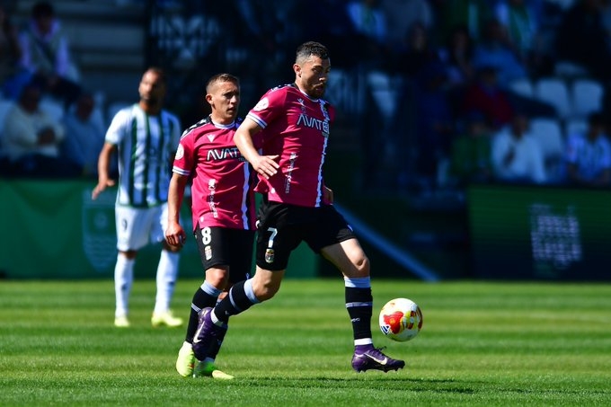 El Efesé, con seguridad y el gol de Rahmani, gana en Málaga y roza la promoción