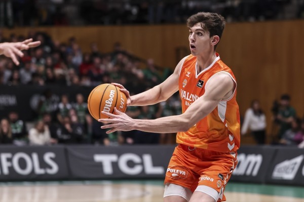 Sergio de Larrea, baja los próximos partidos por una lesión en la rodilla
