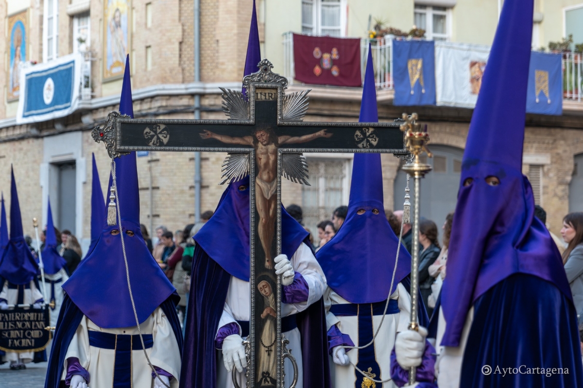 Fotogalería: la Cofradía Marraja se despide de la Semana Santa en Cartagena con la procesión de la Vera Cruz