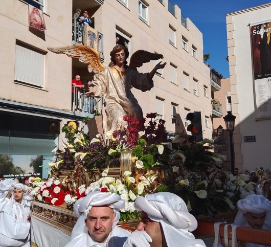 El Resucitado de Torreaguera toma las calles entre vítores para despedir la Semana Santa