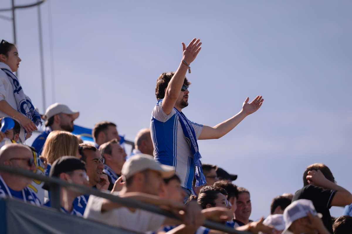 200 aficionados blanquiazules se dieron cita en el Municipal Santo Domingo