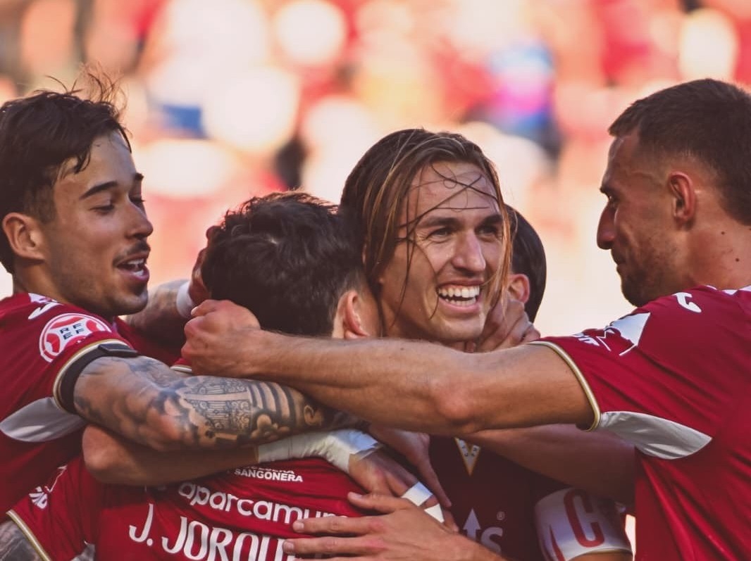 El Murcia confirma su resurrección y logra el tercer triunfo consecutivo con buenas sensaciones