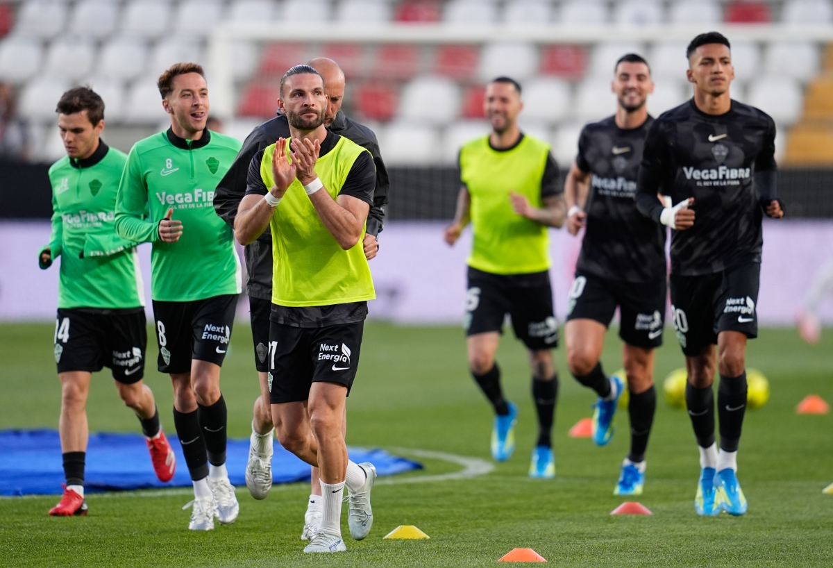 Algunos de los convocados para la cita contra el Rayo durante el calentamiento - Foto: EP Algunos de los convocados para la cita contra el Rayo durante el calentamiento