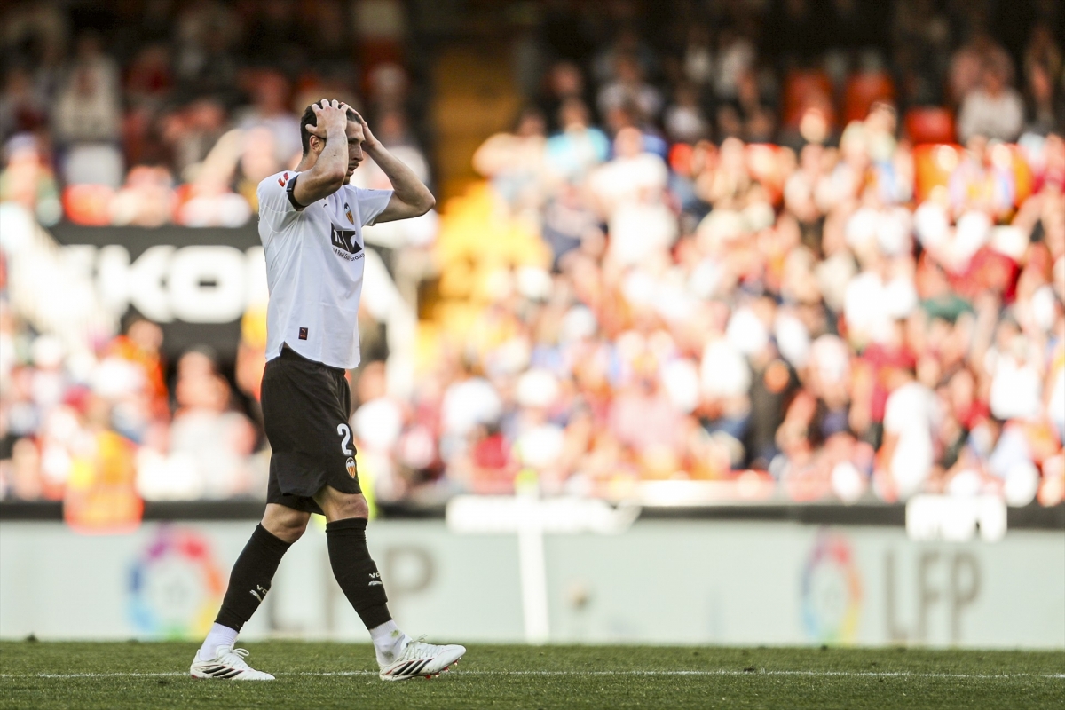 El Valencia recibe tres goles en Mestalla más de un año después
