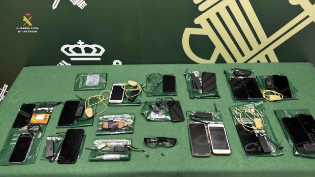 Detectan el uso de 'gafas inteligentes' para el fraude en exámenes de conducir con implicados en varias provincias