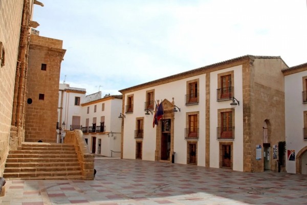  El PSOE de Xàbia denuncia que el ayuntamiento ha vuelto a cargar los recibos de basuras, vados y vehículos sin ningún tipo de aviso