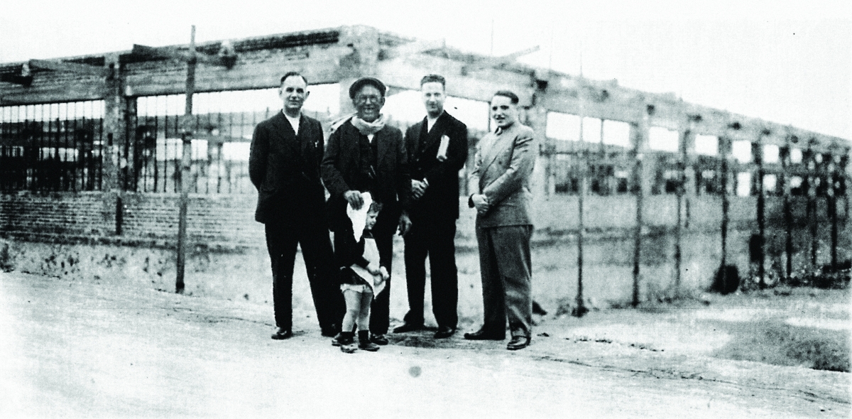 Silvestre Segarra con sus hijos Amado y Ernesto, y sus nietos Silvestre y Vicenta.