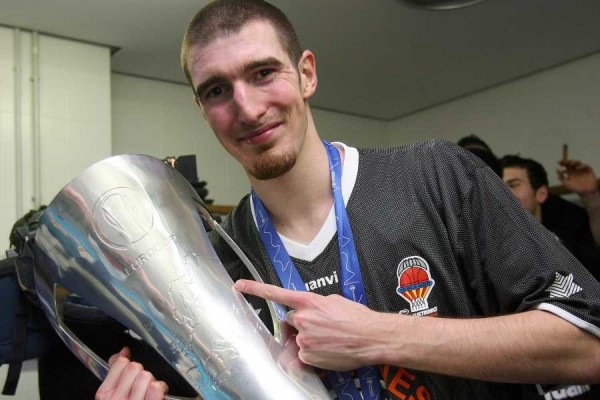 Nando de Colo, exjugador del Valencia Basket, anuncia su retirada tras una lesión
