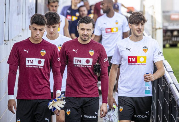 Javi Guerra se entrena en solitario hasta que se resuelva su salida hacia el Atlético