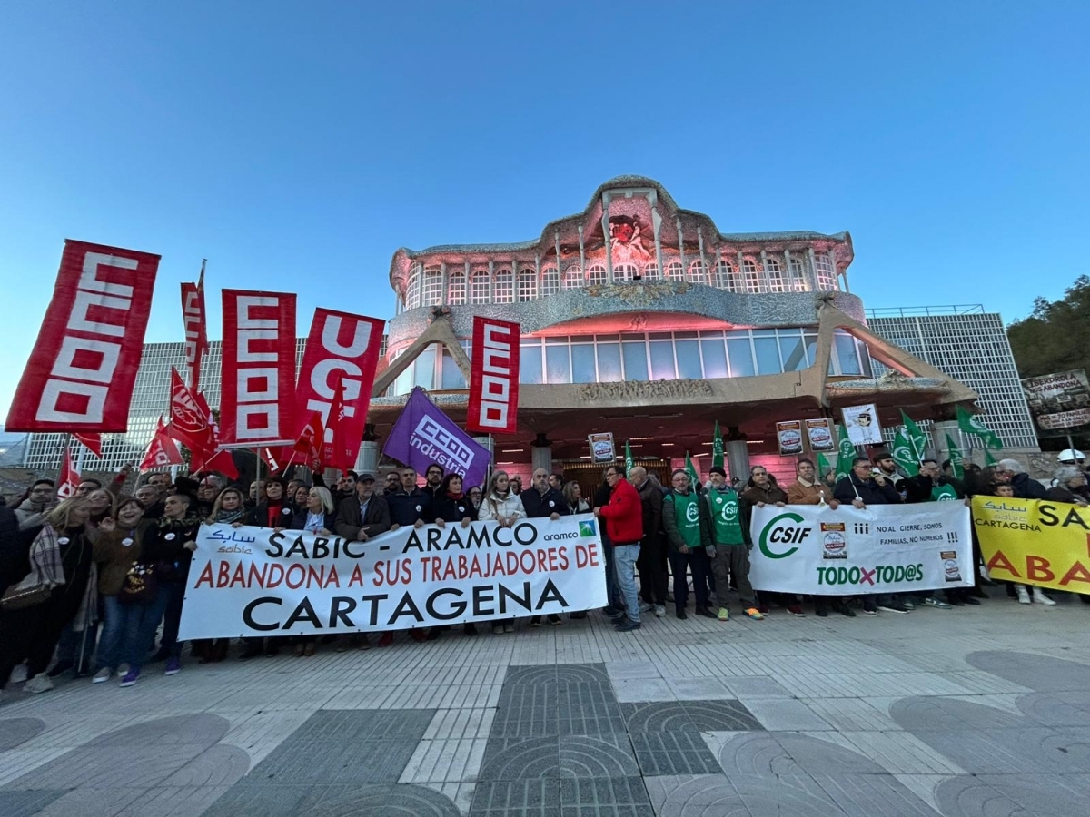 Los trabajadores de Sabic vuelven a la carga y convocan una concentración este viernes en Cartagena en defensa de la industria y el empleo