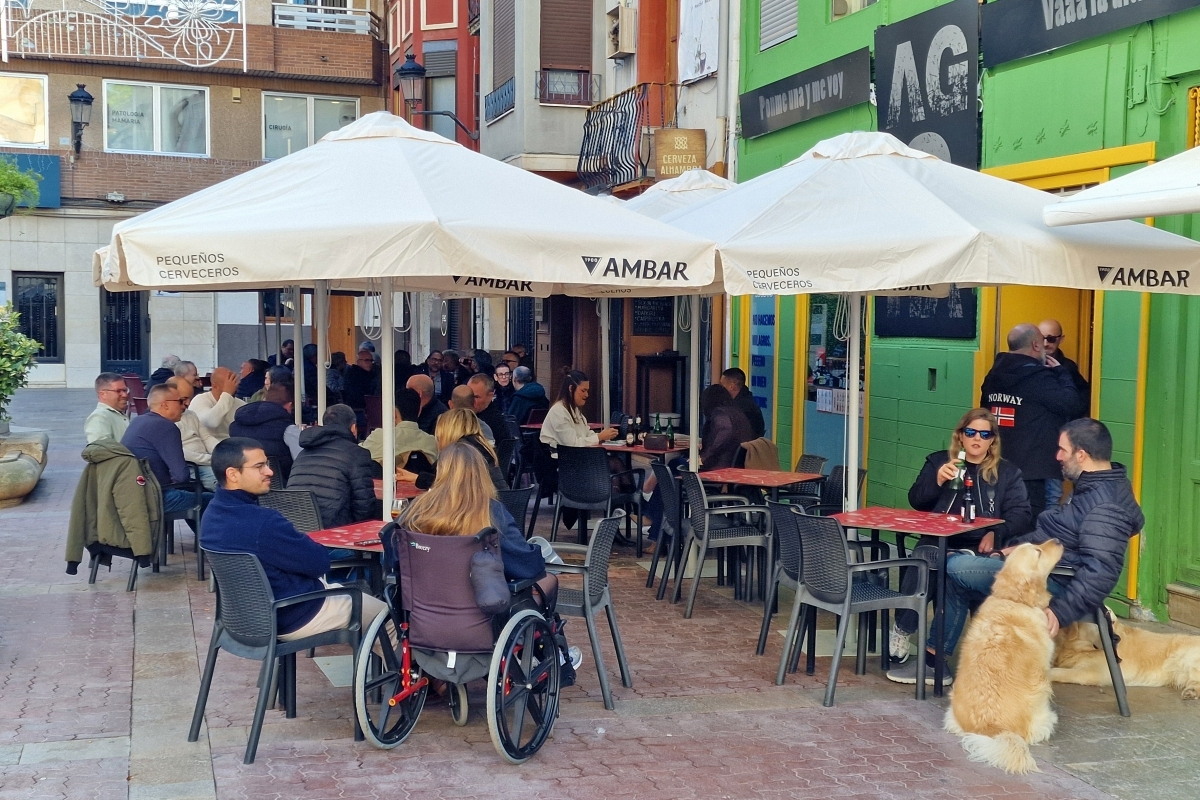 El  empleo en Castellón en 2026: la hostelería empuja con 4.000 nuevos trabajos en tres meses, la industria aguanta y el comercio baja