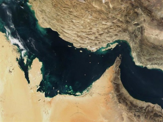 EEUU impone un cierre perimetral de Ormuz y avisa que interceptará cualquier buque que pague a Irán