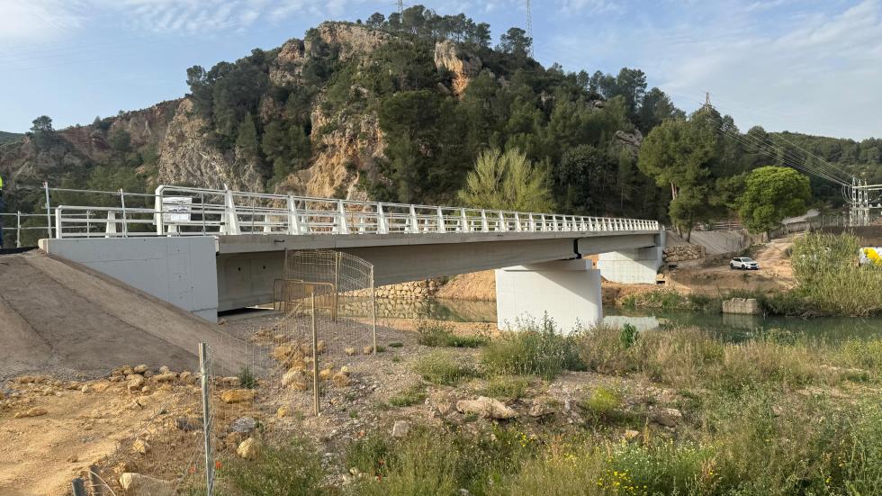 La Generalitat afronta la fase final de la reconstrucción del puente sobre el río Turia en Bugarra tras invertir tres millones de euros