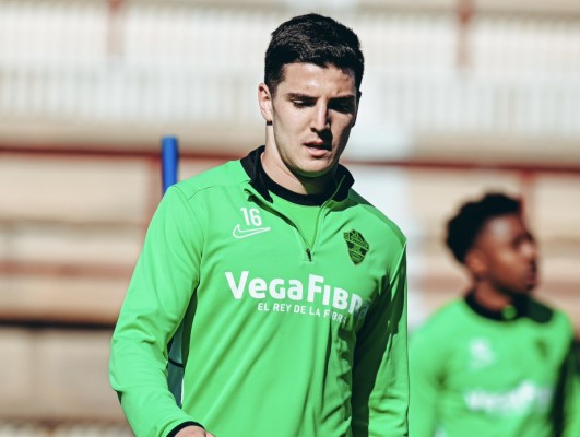 El Elche prepara la visita del Valencia con John y Fort, pero sin Aguado, Diangana y Adam