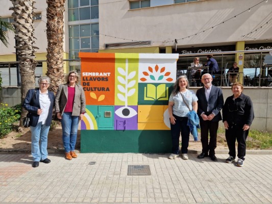 La Casa de la Cultura de Alboraya mejora sus jardines con nuevo arte llenos de color y cultura