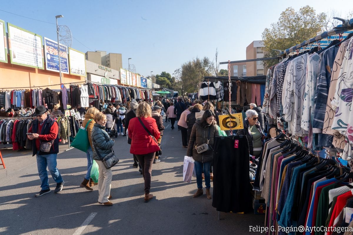 Cartagena renueva la mayoría de puestos de mercadillos en 2026 y deja fuera a medio centenar de vendedores