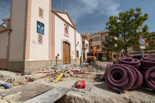 Avanzan las obras de remodelación del casco urbano de l’Alfàs: ya se centran en la plaza Mayor