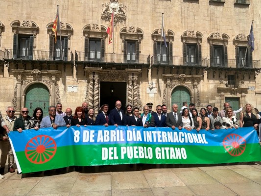 Alicante celebra el Día del Pueblo Gitano con una llamada a la tolerancia y al respeto