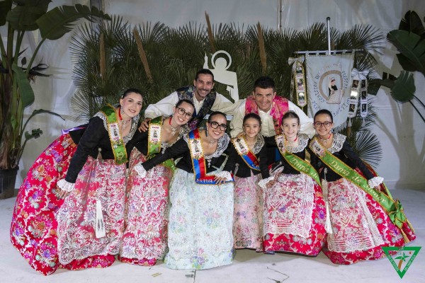 Empieza la actividad festera en el Camp d'Elx con la imposición de bandas a reinas y damas de Perleta-Maitino 