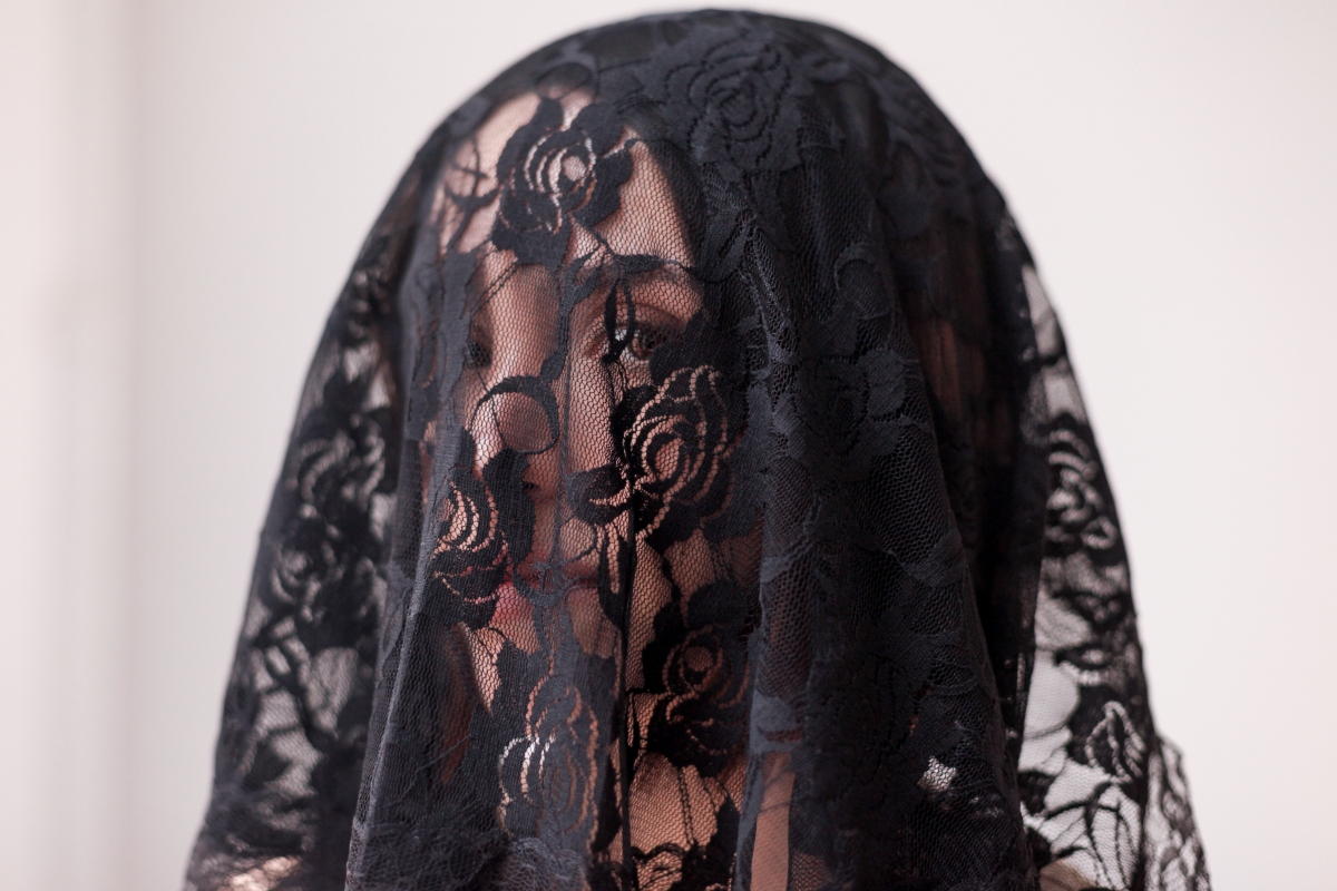 'Las hijas de Bernarda', atrapadas en el 'gran hermano' de la España patriarcal